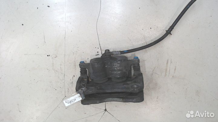 Суппорт правый передний Toyota Highlander 2