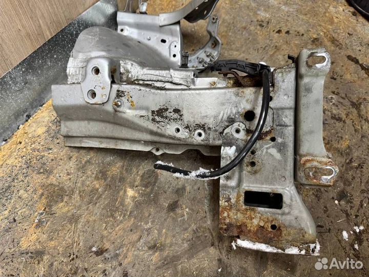 Лонжерон передний левый Toyota Avensis