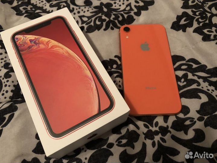 Телефон iPhone хр 64гб
