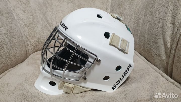 Хоккейный вратарский шлем