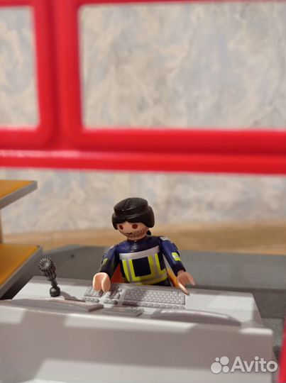 Пожарная станция с пожарниками