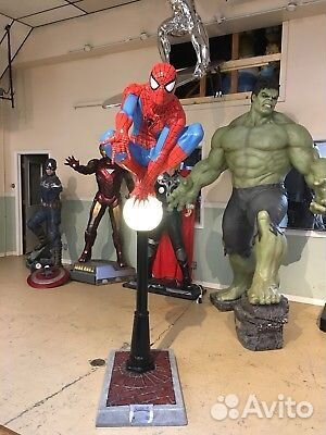 Статуи, фигуры кино и мульт персонажей