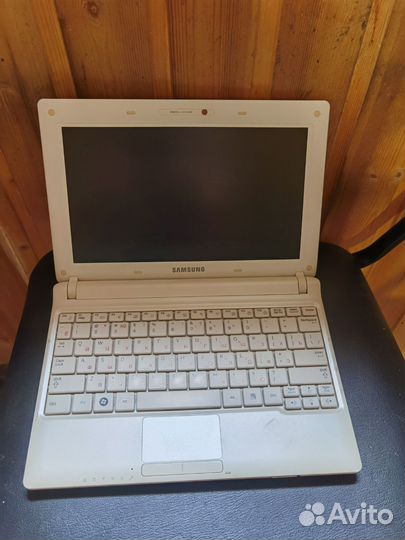 Нетбук Samsung N150 Plus