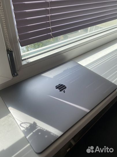 Macbook pro 2019 i5 touch bar