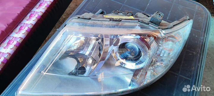 Subaru tribeca фара