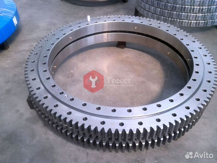 Поворотный круг Komatsu PC220-7