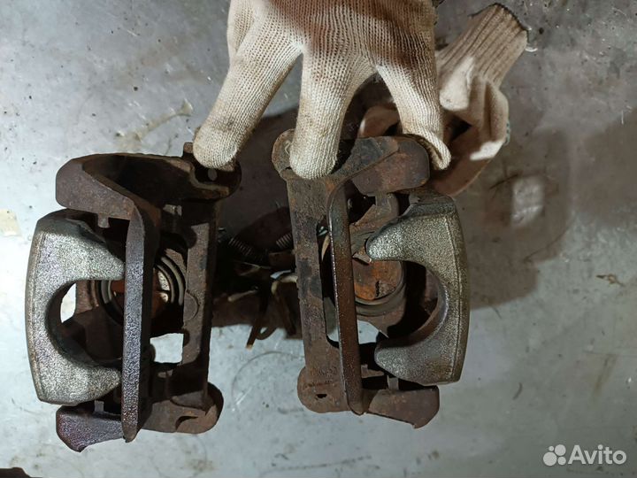 Суппорта задние Mitsubishi outlander