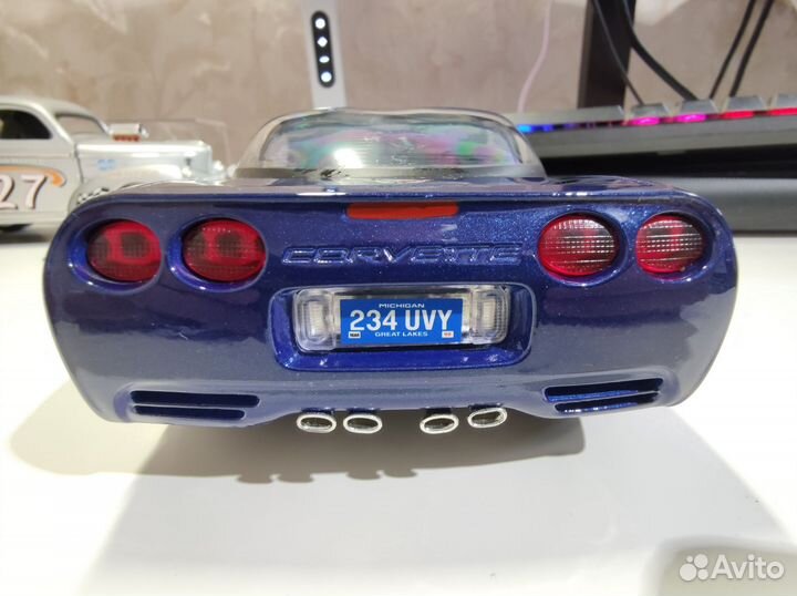 Масштабная модель 1/18 Chevrolet Corvette Bburago