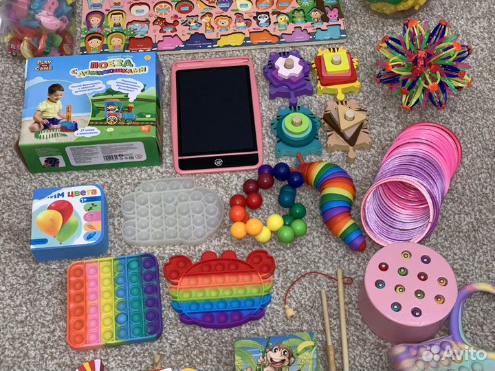 Игрушки разивающие пакетом