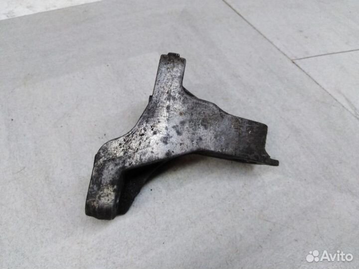 Кронштейн двигателя Мазда