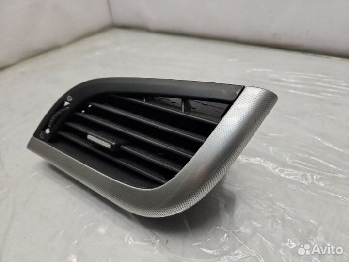 Дефлектор воздушный передний правый Peugeot 207 1