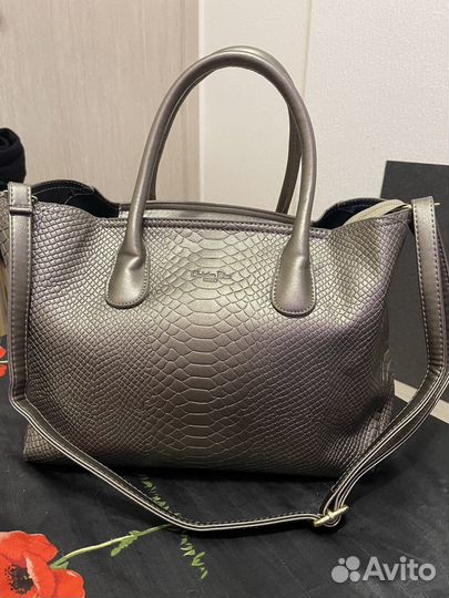 Сумка очень красивая вместительная Christian Dior