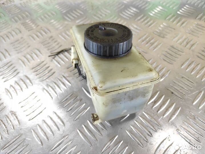 Бачок главного тормозного цилиндра Kia Sportage 19