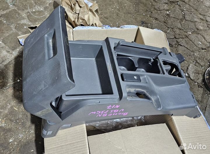 Центральный бордачек isuzu Bighorn