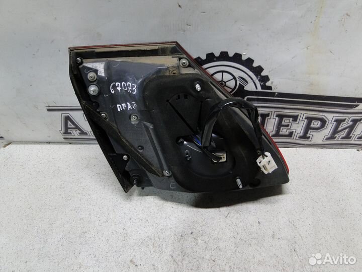 Фонарь крышки багажника правый Lexus LS460 2011