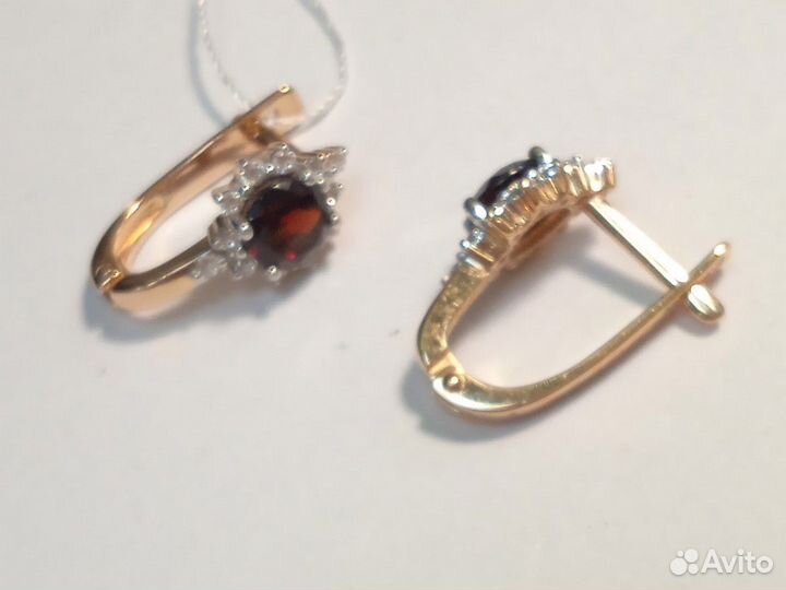 Серьги с камнями золотые
