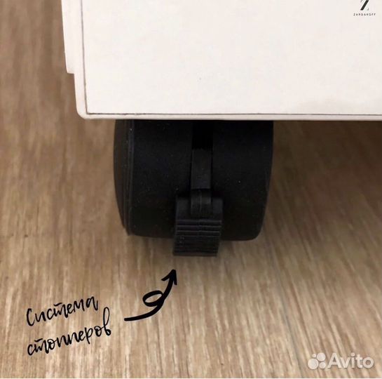 Гримёрный столик визажиста с гримёрным зеркалом