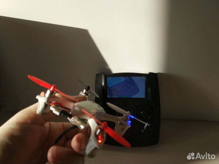 Квадрокоптер с fpv hubsan X4 H107D