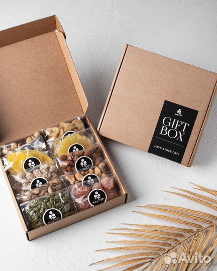 Подарок с орехами и сухофруктами