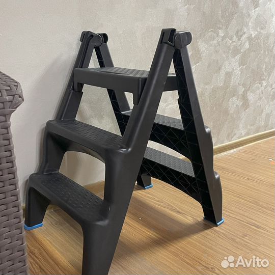 Лестница складная пластиковая