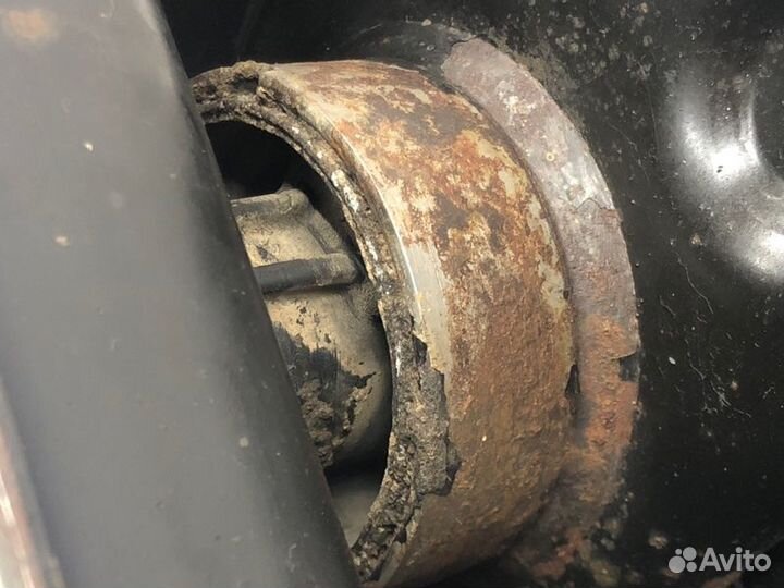 Кронштейн балки задний правый Volkswagen Jetta 1K2