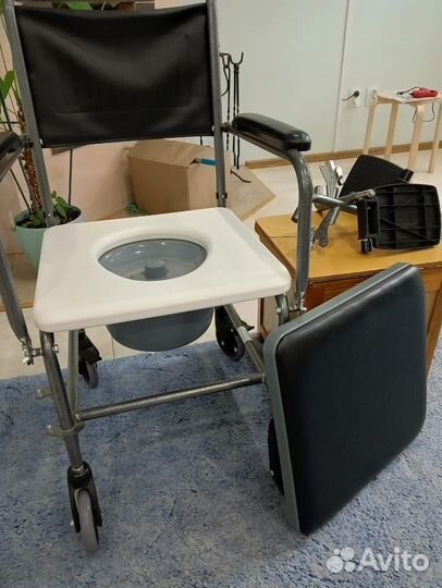 Кресло-стул с санитарным оснащение BWC 100