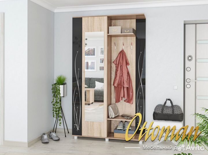 Прихожая со шкафом и зеркалом