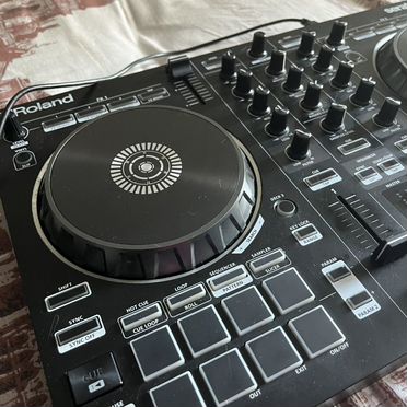 Dj контроллер Roland dj-202