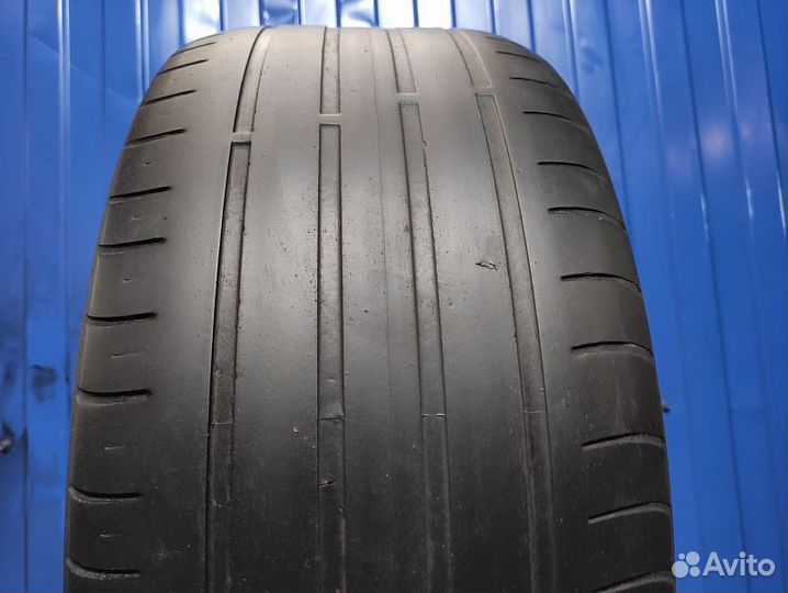 Kumho Ecsta HS51 235/45 R17