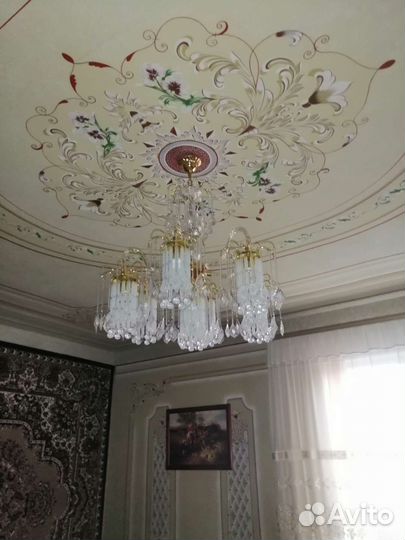 Люстра. Мебель стенка