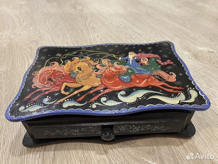 Шкатулка деревянная