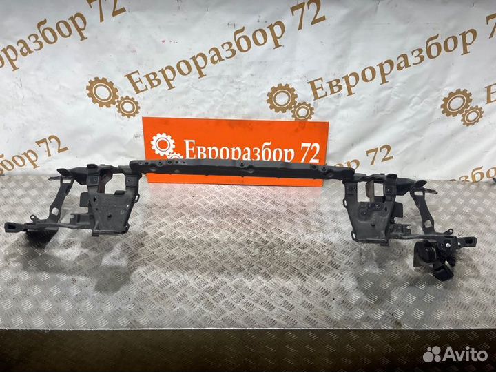 Рамка радиатора Volvo V60 FW48