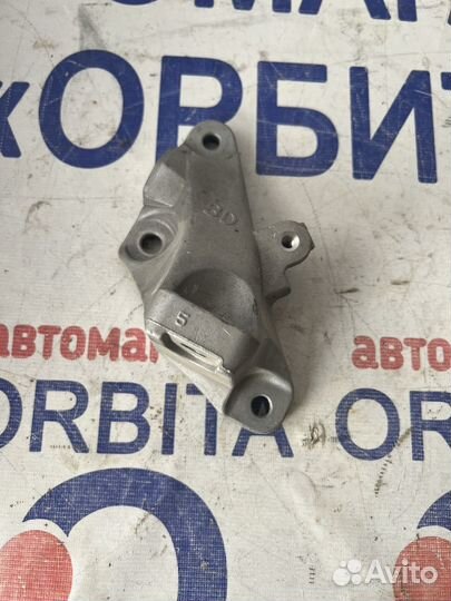 Кронштейн двигателя передний Toyota Camry 70