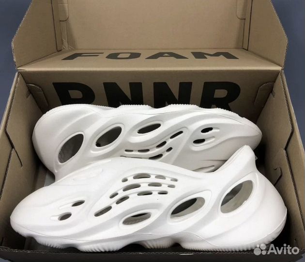 Adidas yeezy foam runner белые