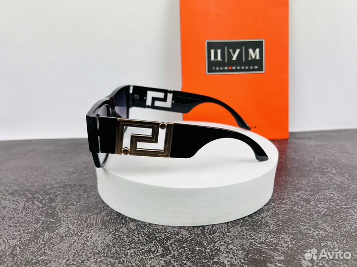 Солнцезащитные очки Versace