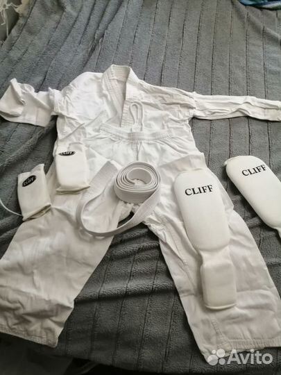 Кимано и защита голени и руки для карате