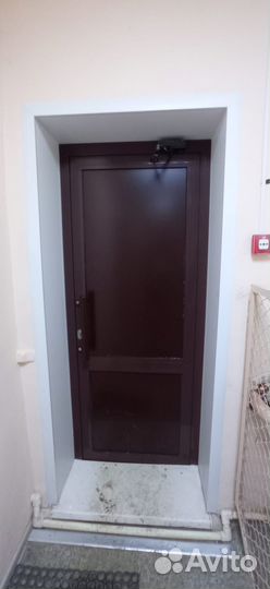 Дверь алюминиевая входная