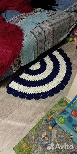 Коврик ручной работы полукруглый