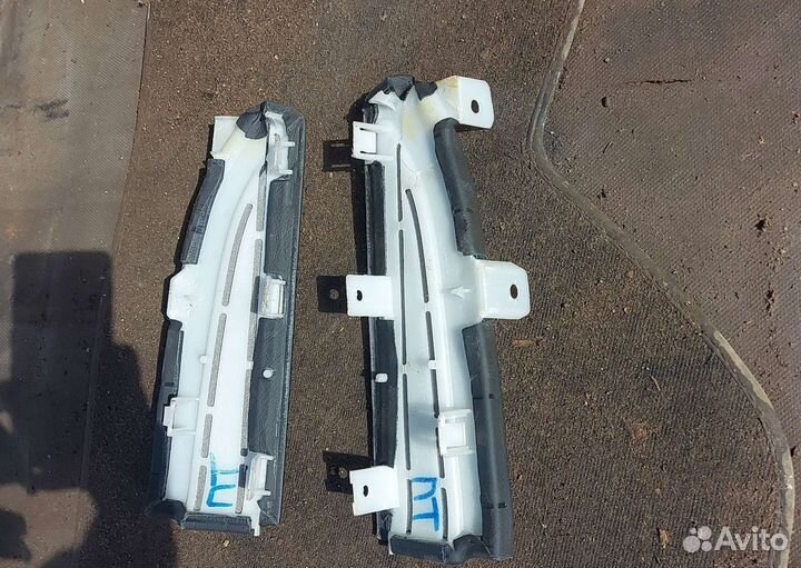 Подлокотник передней двери Мазда cx 7