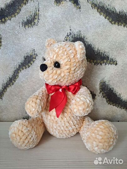 Вязаная игрушка медвежонок