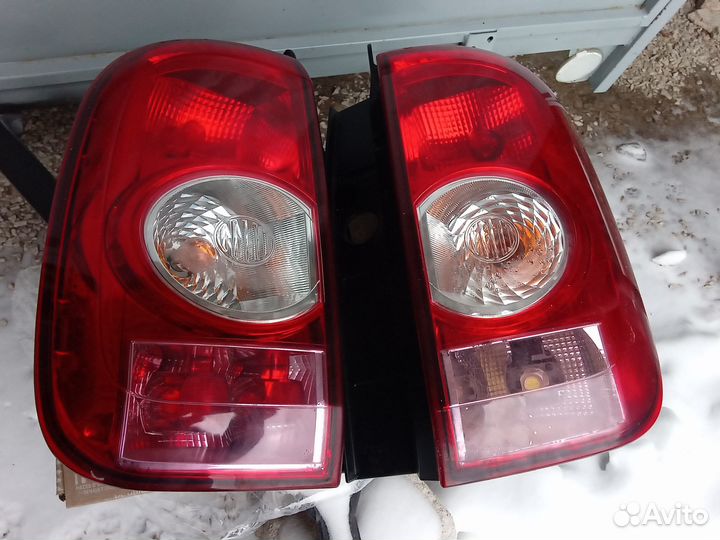 Duster задний фонарь