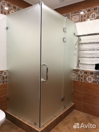 Душевые кабины из стекла
