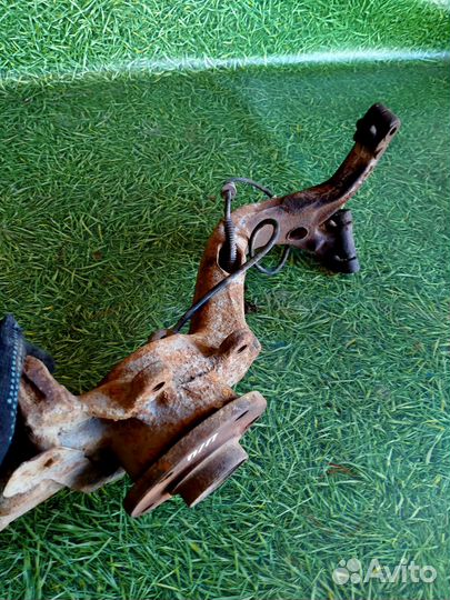 Кулак поворотный передний правый для Ауди А4 Б5