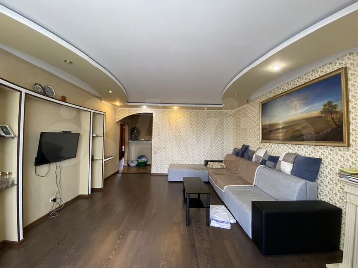 3-к. квартира, 81 м², 8/12 эт.