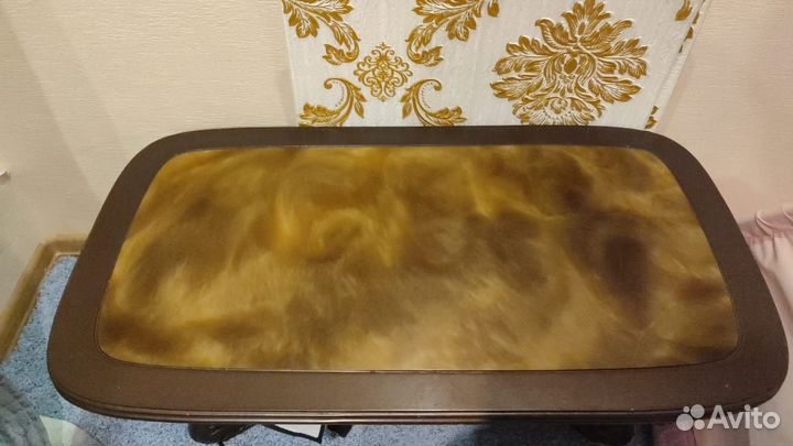 Журнальный столик овальный