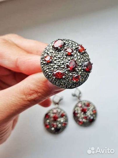 Серебряный комплект с гранатами