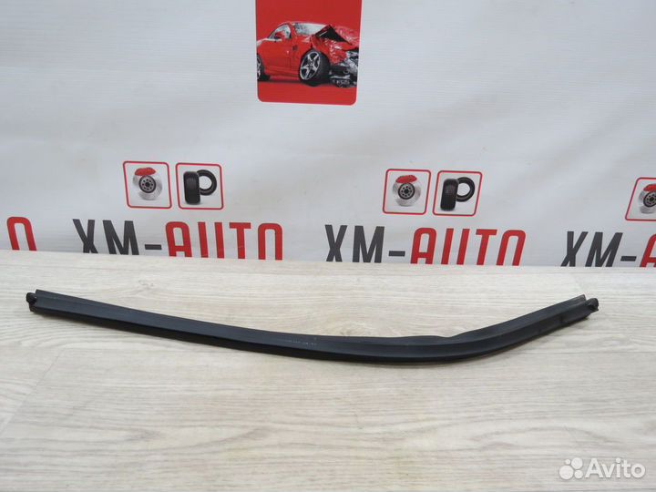 Уплотнитель двери задний правый Kia Sorento