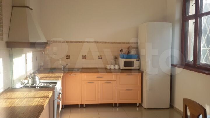 2-к. квартира, 90 м², 2/4 эт.