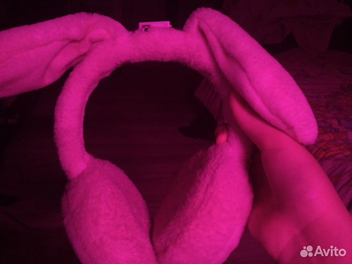 Наушники (украшение) в виде розового зайца