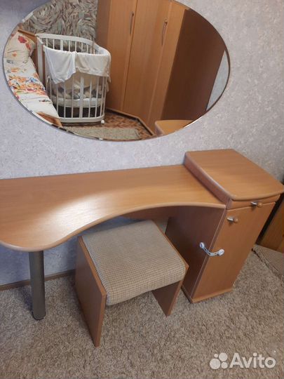 Туалетный столик с зеркалом бу